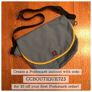 Rickshaw iPad Messenger Bag